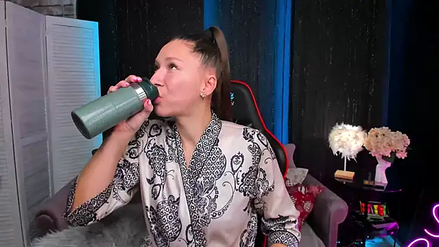 Snapshot of SarahCoksss chatting on 22, 11, 2025 SarahCoksss online show from 22, 11, 2025