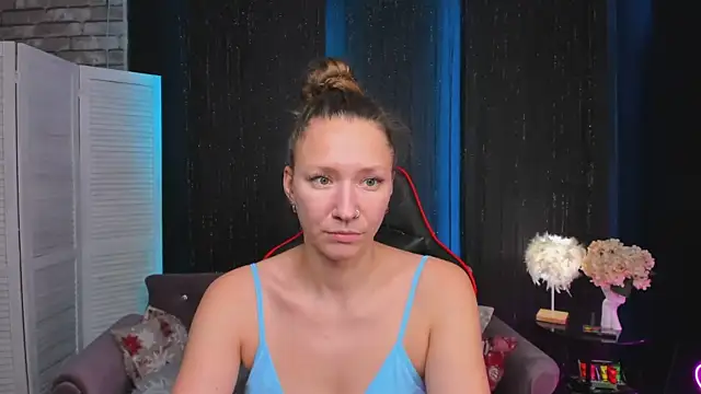 Snapshot of SarahCoksss chatting on 25, 11, 2025 SarahCoksss online show from 25, 11, 2025