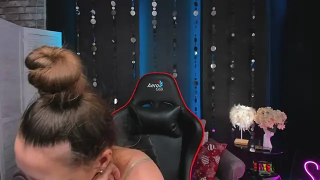 Snapshot of SarahCoksss chatting on 4, 12, 2025 SarahCoksss online show from 4, 12, 2025