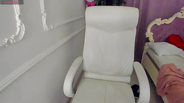 Snapshot of Lily_Marlin chatting on 5, 6, 2026 Lily Marlin online show from 5, 6, 2026