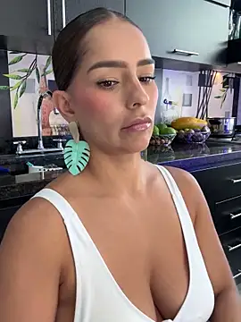 Snapshot of Mau_White chatting on 10, 12, 2024 Mau White online show from 10, 12, 2024