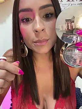 Snapshot of Mau_White chatting on 17, 12, 2024 Mau White online show from 17, 12, 2024