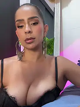 Snapshot of Mau_White chatting on 19, 12, 2024 Mau White online show from 19, 12, 2024