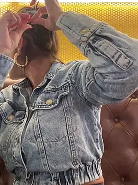 Snapshot of Mau_White chatting on 27, 12, 2024 Mau White online show from 27, 12, 2024