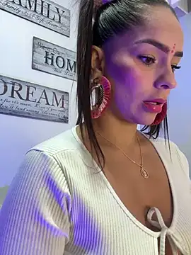 Snapshot of Mau_White chatting on 5, 1, 2025 Mau White online show from 5, 1, 2025