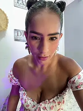 Snapshot of Mau_White chatting on 21, 1, 2025 Mau White online show from 21, 1, 2025