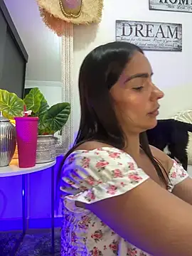 Snapshot of Mau_White chatting on 5, 2, 2025 Mau White online show from 5, 2, 2025