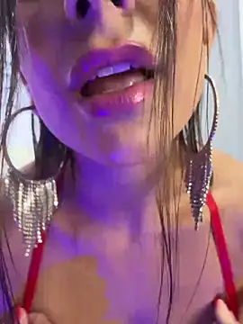 Snapshot of Mau_White chatting on 5, 3, 2025 Mau White online show from 5, 3, 2025