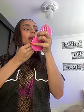 Snapshot of Mau_White chatting on 9, 3, 2025 Mau White online show from 9, 3, 2025