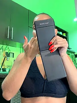 Snapshot of Mau_White chatting on 8, 9, 2025 Mau White online show from 8, 9, 2025