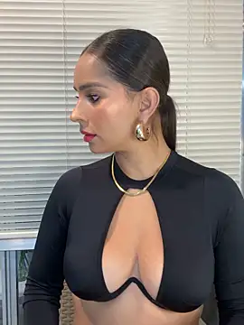 Snapshot of Mau_White chatting on 10, 9, 2025 Mau White online show from 10, 9, 2025