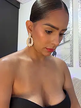 Snapshot of Mau_White chatting on 14, 10, 2025 Mau White online show from 14, 10, 2025