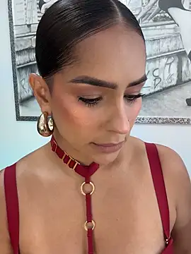 Snapshot of Mau_White chatting on 18, 10, 2025 Mau White online show from 18, 10, 2025