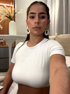 Snapshot of Mau_White chatting on 4, 12, 2025 Mau White online show from 4, 12, 2025