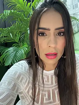 Snapshot of Mau_White chatting on 17, 12, 2025 Mau White online show from 17, 12, 2025