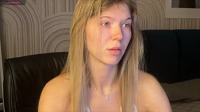 Snapshot of viviann_evans chatting on 24, 10, 2025 viviann evans online show from 24, 10, 2025