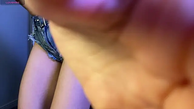 Snapshot of viviann_evans chatting on 2, 12, 2025 viviann evans online show from 2, 12, 2025