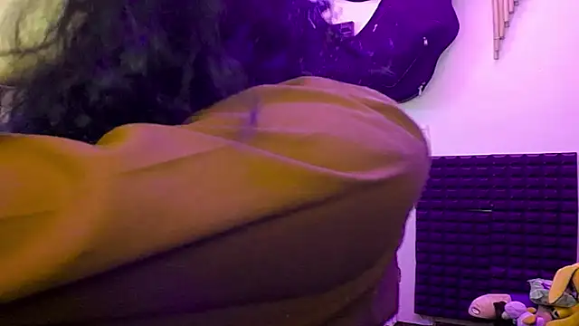 Snapshot of zoejhonny chatting on 19, 12, 2025 zoejhonny online show from 19, 12, 2025