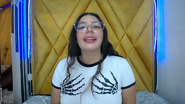 Paola Lyon  online show from 7, 2, 2025