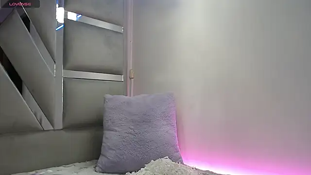 Paola Lyon  online show from 28, 2, 2025