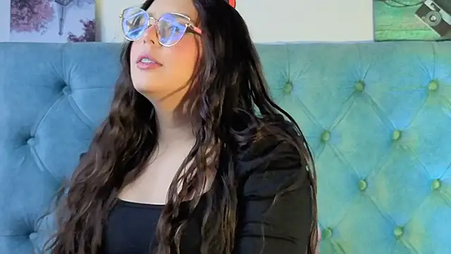 Paola Lyon  online show from 21, 10, 2025