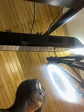 pamela anderson  online show from 5, 2, 2025