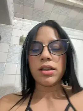 pamela anderson  online show from 5, 2, 2025