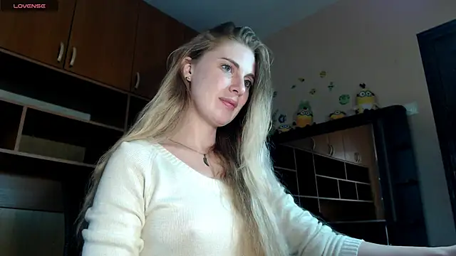 Snapshot of Aqualen chatting on 8, 10, 2025 Aqualen online show from 8, 10, 2025