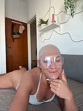 Snapshot of PaulinaSchubert1 chatting on 23, 10, 2025 PaulinaSchubert1 online show from 23, 10, 2025