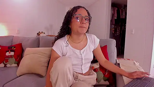 DAHLIA BROWNIE online show from 6, 1, 2025