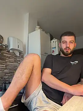 Snapshot of ElChapoGuzman95 chatting on 25, 11, 2025 ElChapoGuzman95 online show from 25, 11, 2025