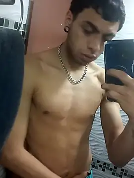 Snapshot of Mollly_n_david chatting on 10, 11, 2025 Mollly n david online show from 10, 11, 2025