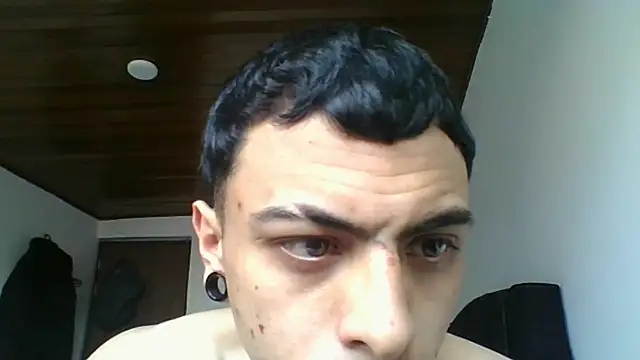 Snapshot of Mollly_n_david chatting on 19, 12, 2025 Mollly n david online show from 19, 12, 2025