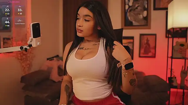 Snapshot of HannahW_ chatting on 8, 12, 2024 HannahW online show from 8, 12, 2024