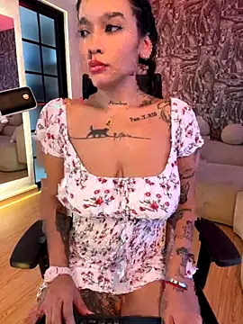 Snapshot of HannahW_ chatting on 11, 9, 2025 HannahW online show from 11, 9, 2025