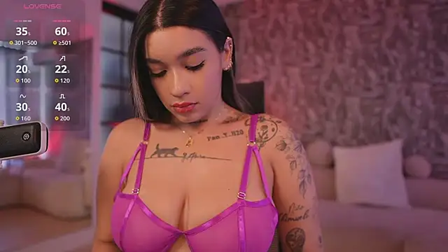 Snapshot of HannahW_ chatting on 18, 9, 2025 HannahW online show from 18, 9, 2025