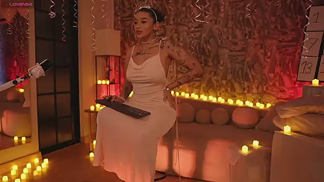 Snapshot of HannahW_ chatting on 4, 10, 2025 HannahW online show from 4, 10, 2025