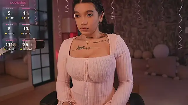 Snapshot of HannahW_ chatting on 20, 10, 2025 HannahW online show from 20, 10, 2025