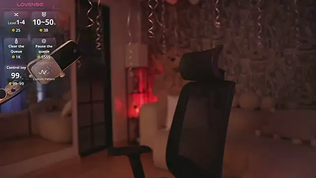 Snapshot of HannahW_ chatting on 25, 10, 2025 HannahW online show from 25, 10, 2025