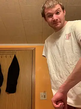 Snapshot of slutboy42000 chatting on 2, 1, 2025 slutboy42000 online show from 2, 1, 2025