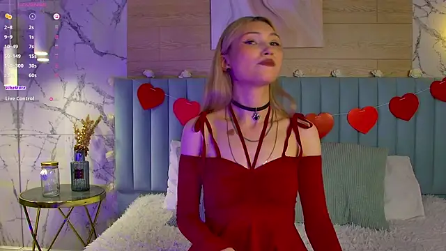 Snapshot of CarolReeves chatting on 13, 2, 2025 CarolReeves online show from 13, 2, 2025