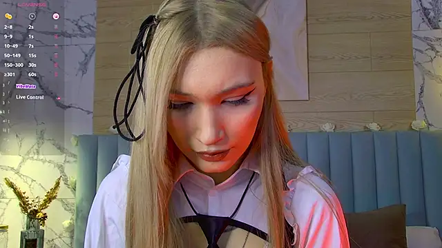 Snapshot of CarolReeves chatting on 10, 3, 2025 CarolReeves online show from 10, 3, 2025