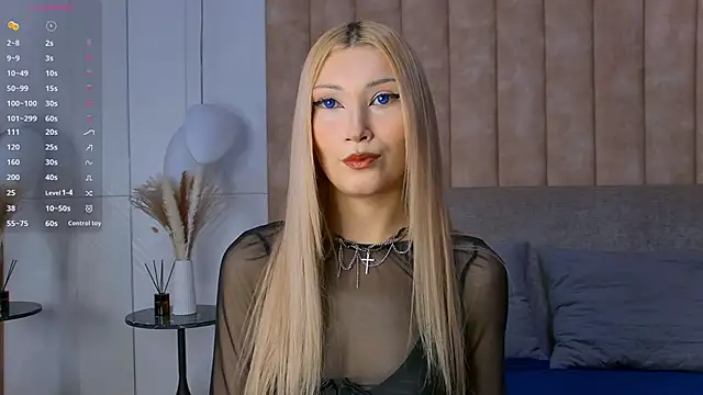 Snapshot of CarolReeves chatting on 16, 10, 2025 CarolReeves online show from 16, 10, 2025