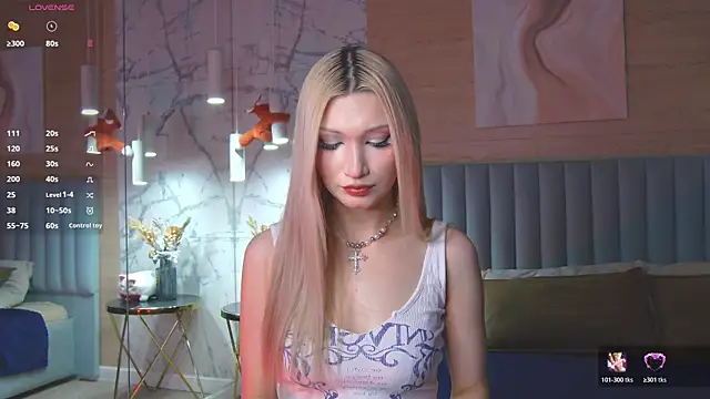 Snapshot of CarolReeves chatting on 24, 10, 2025 CarolReeves online show from 24, 10, 2025