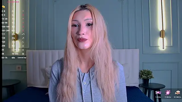 Snapshot of CarolReeves chatting on 11, 11, 2025 CarolReeves online show from 11, 11, 2025