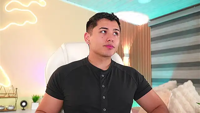 Snapshot of MatiasKorn chatting on 16, 11, 2025 MatiasKorn online show from 16, 11, 2025