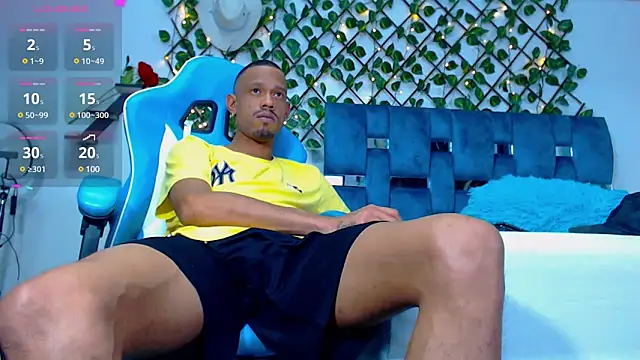 Snapshot of black_latin23cm chatting on 12, 12, 2024 black latin23cm online show from 12, 12, 2024