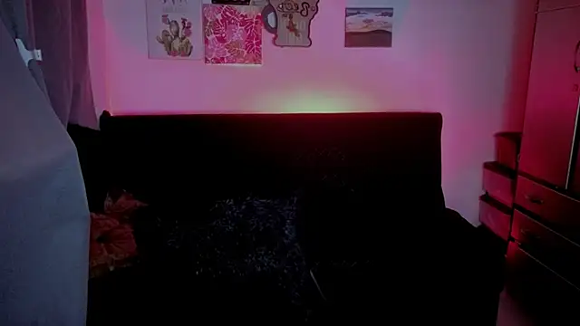 Snapshot of joan-star chatting on 4, 12, 2025 joan-star online show from 4, 12, 2025