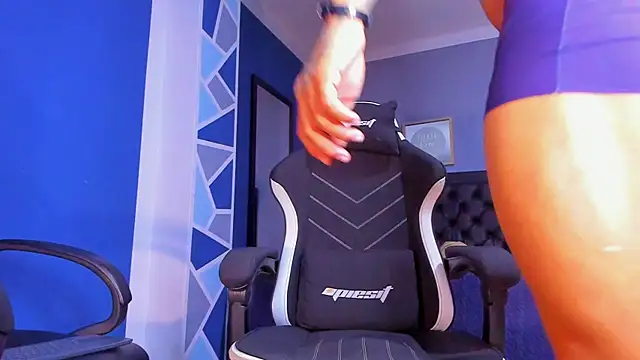 Snapshot of alex_oficial chatting on 6, 11, 2025 alex oficial online show from 6, 11, 2025