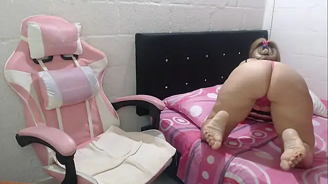 Snapshot of jade04_roberts chatting on 18, 1, 2025 jade04 roberts online show from 18, 1, 2025